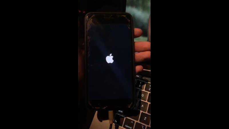 Iphone 8 или x не включается или зависает на яблоке. что делать?