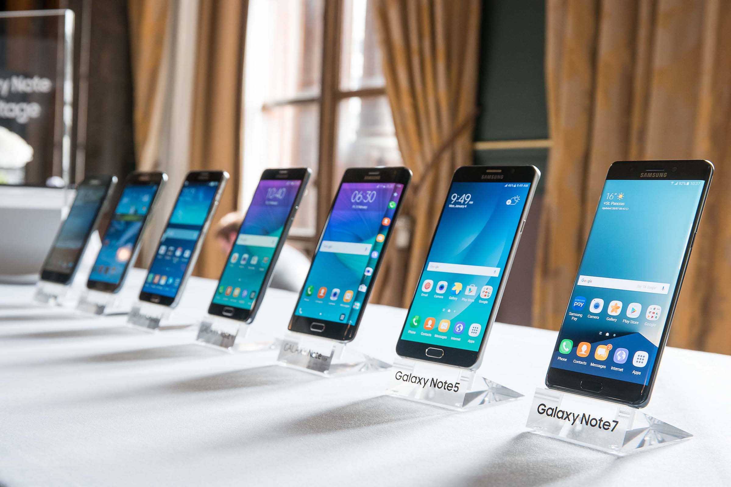 Samsung выпустила смартфон-супербестселлер и дешевый смартфон с огромной батареей. видео