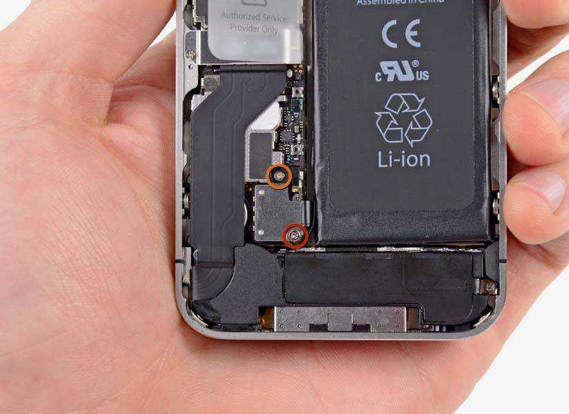 Меняем аккумулятор на iphone 4s