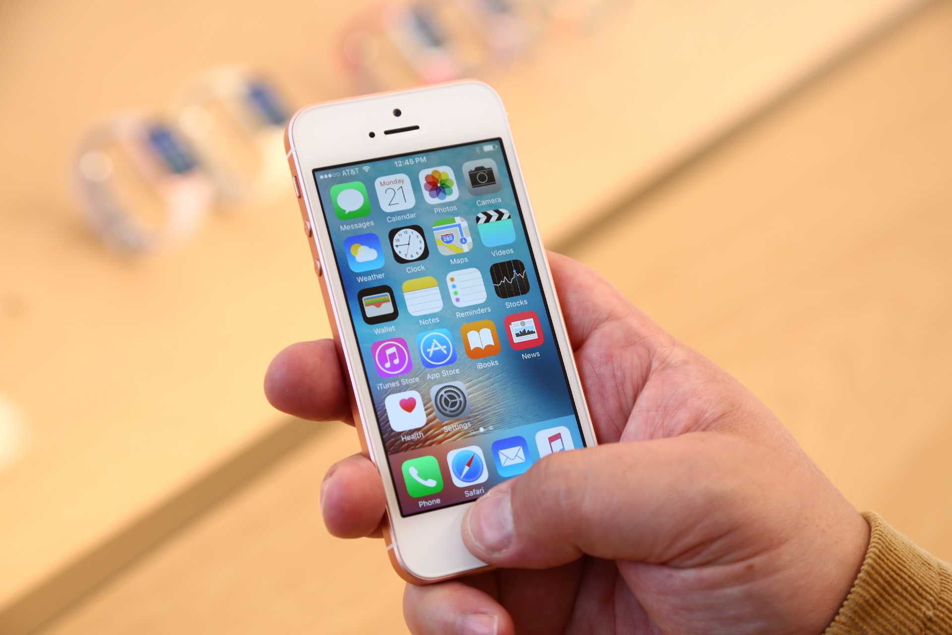 Apple восстанавливает телефоны